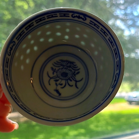 Chinese Rice Grain Eyes Pattern White Flower Cups Set of 4 with Creamer Vintage - Picture 7 of 15